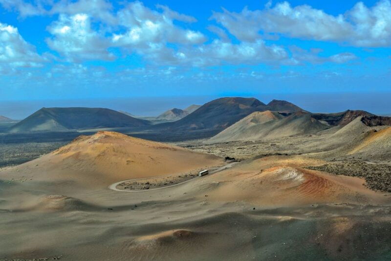 lanzarote-volcanos-of-timanfaya-and-caves-tour-with-lunch