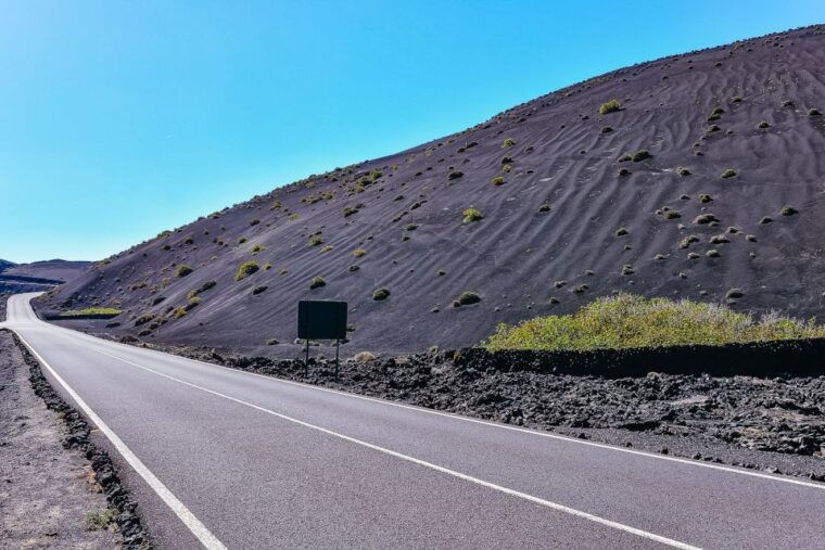 lanzarote-volcanos-of-timanfaya-and-caves-tour-with-lunch