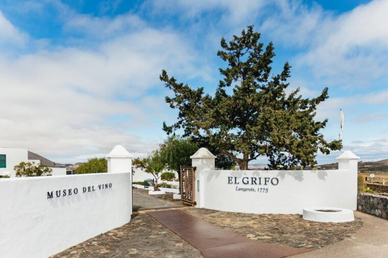 lanzarote-wine-tasting-tour-at-el-grifo-winery