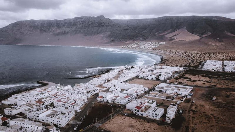Lanzarote's First Surf School - 2-hour or 4-hour classes - Key Points