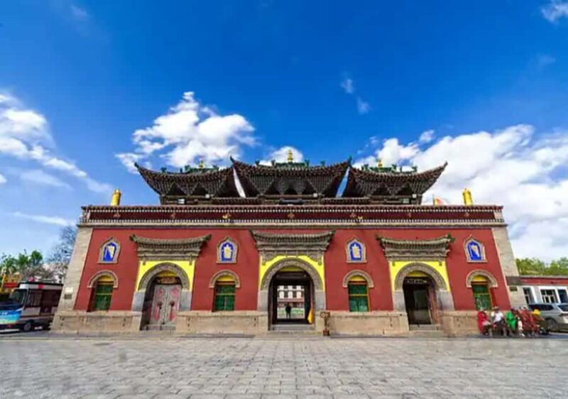 Lanzhou: Private Day Trip to Xining with Kumbum Monastery - Transportation and Group Size