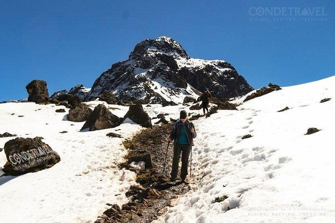 lares-trek-private-service