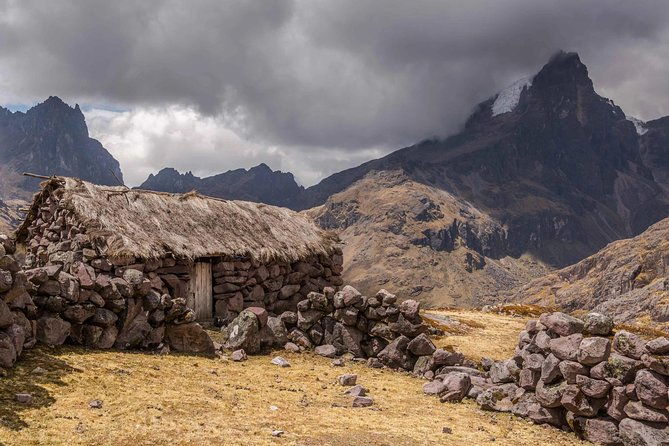 lares-trek-private-service