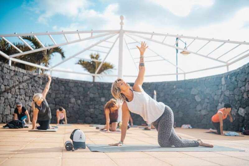 las-palmas-outdoor-yoga-class-with-ocean-views