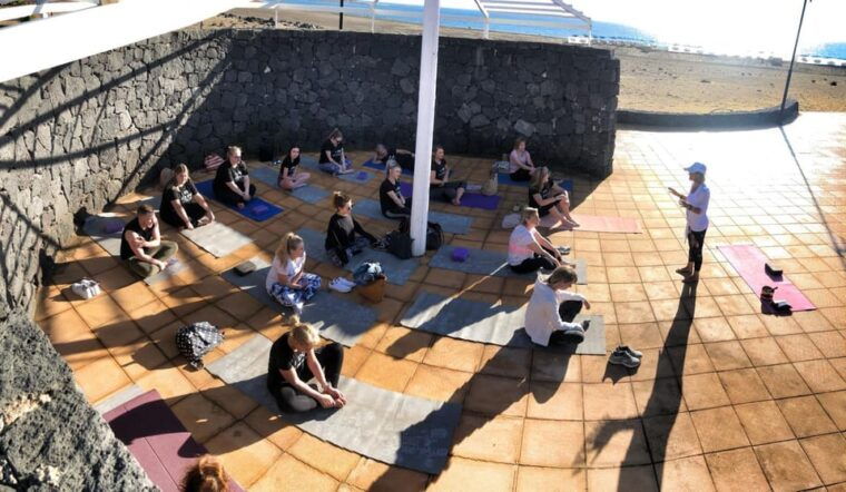 las-palmas-outdoor-yoga-class-with-ocean-views