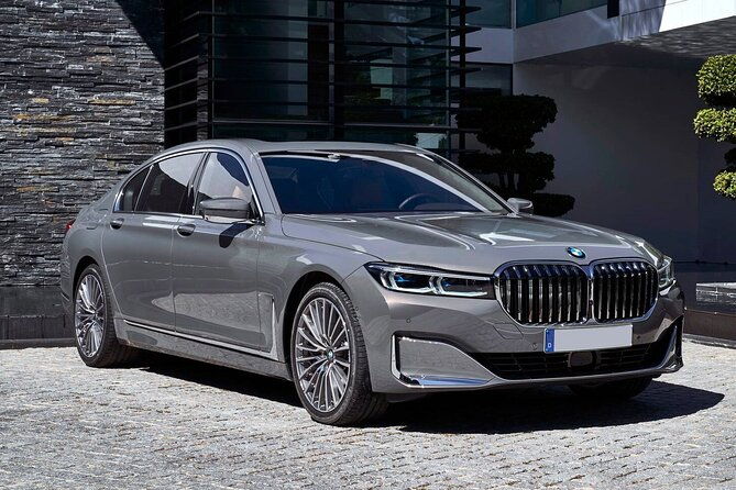 las-vegas-airport-las-private-transfer-to-las-vegas-city-in-luxury-car