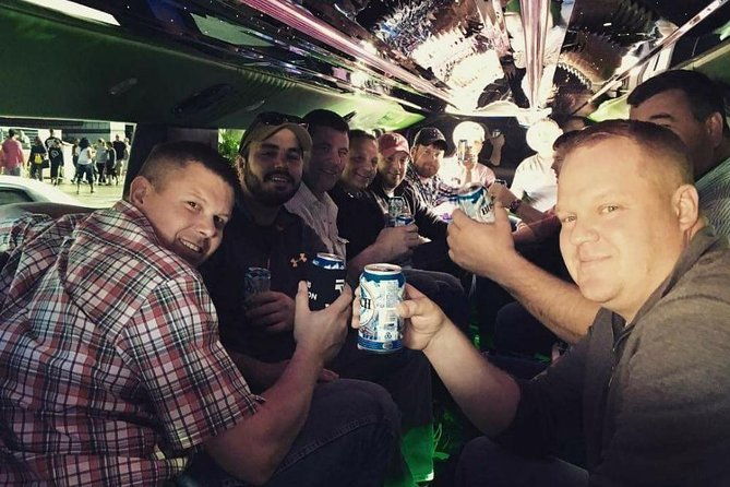 las-vegas-bachelor-bachelorette-strip-club-crawl-by-party-bus