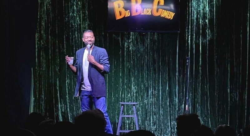 las-vegas-big-black-comedy-show-with-drink