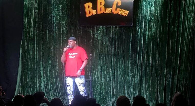 las-vegas-big-black-comedy-show-with-drink