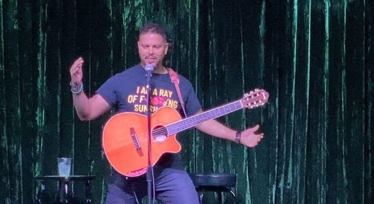 las-vegas-big-black-comedy-show-with-drink