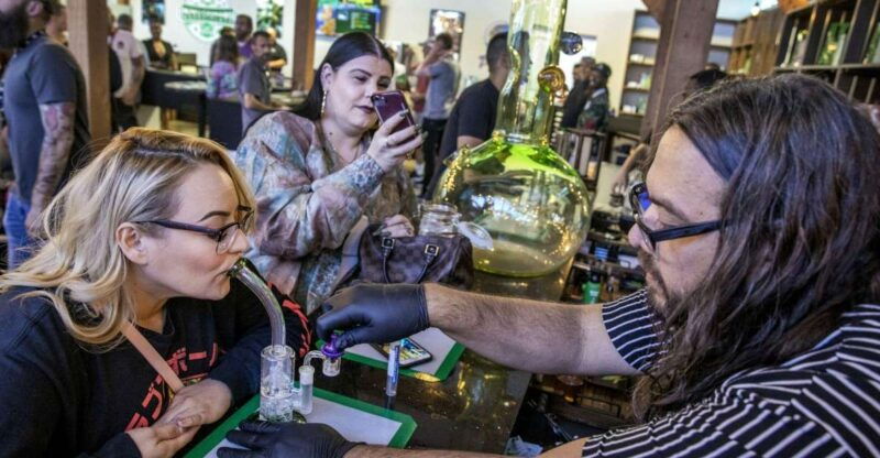 las-vegas-cannabis-tour-with-weed-lounge-party-bus