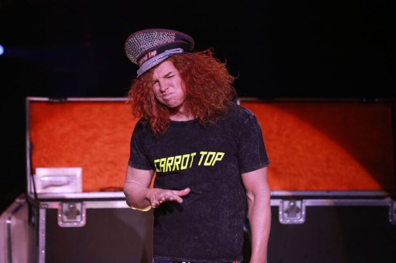 las-vegas-carrot-top-at-luxor-hotel-casino