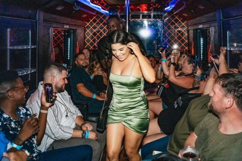 las-vegas-club-crawl-and-party-bus-with-free-drinks
