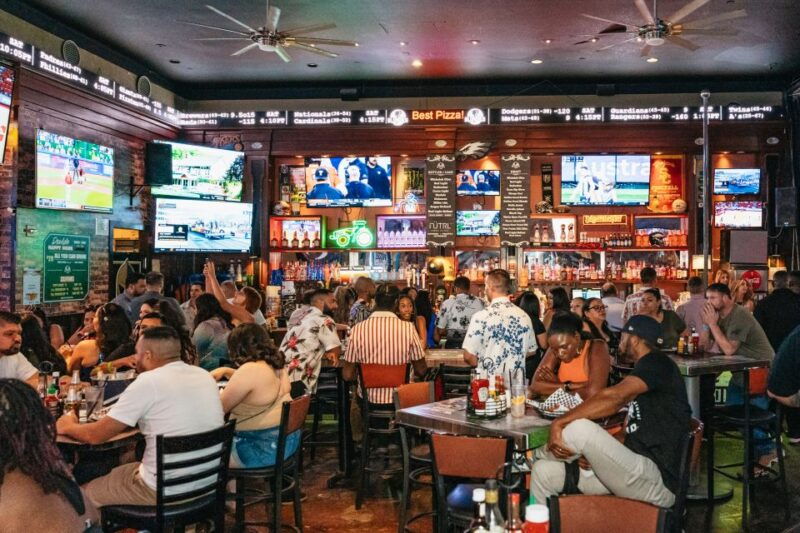 las-vegas-club-crawl-and-party-bus-with-free-drinks