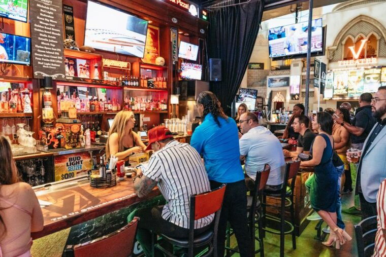 las-vegas-club-crawl-and-party-bus-with-free-drinks