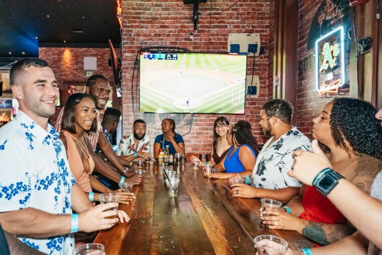 las-vegas-club-crawl-and-party-bus-with-free-drinks