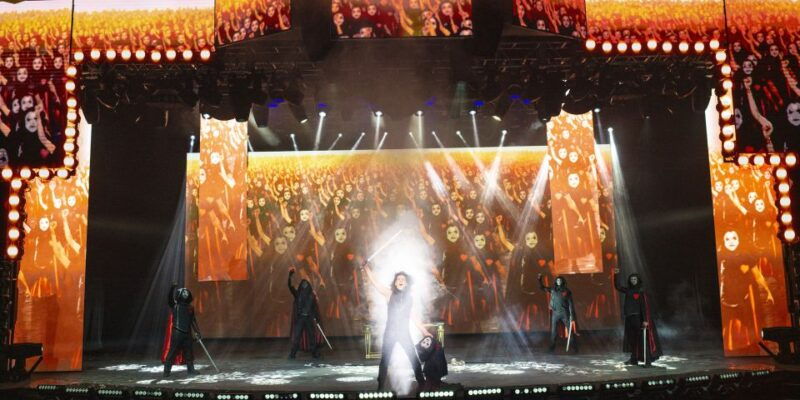 las-vegas-criss-angel-mindfreak-show-at-planet-hollywood