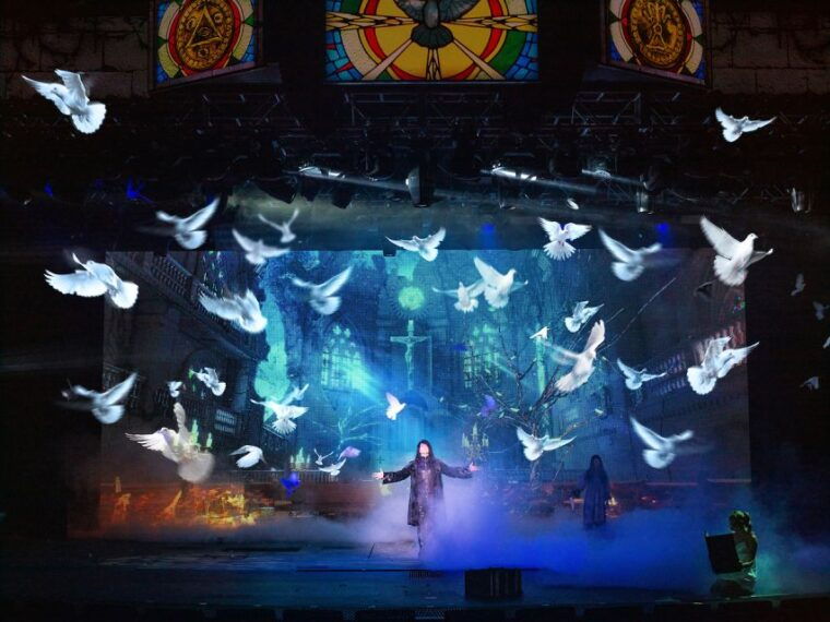 las-vegas-criss-angel-mindfreak-show-at-planet-hollywood