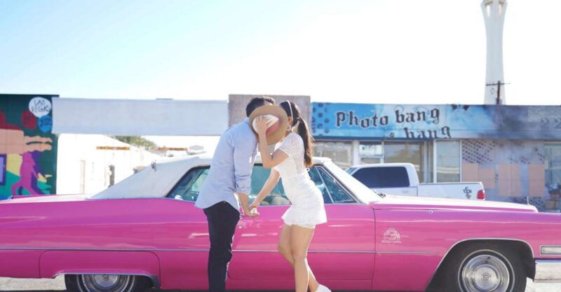 las-vegas-elvis-themed-wedding-with-limousine