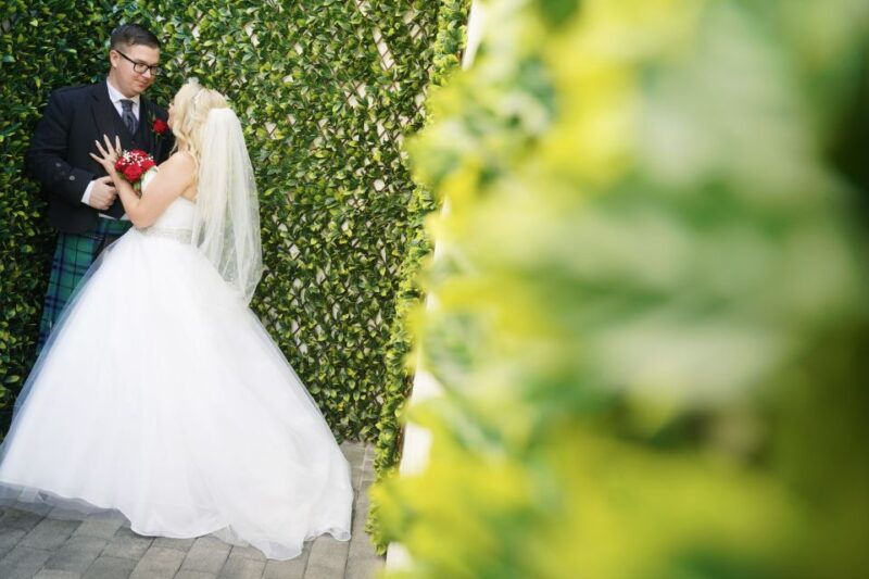 las-vegas-elvis-themed-wedding-with-limousine