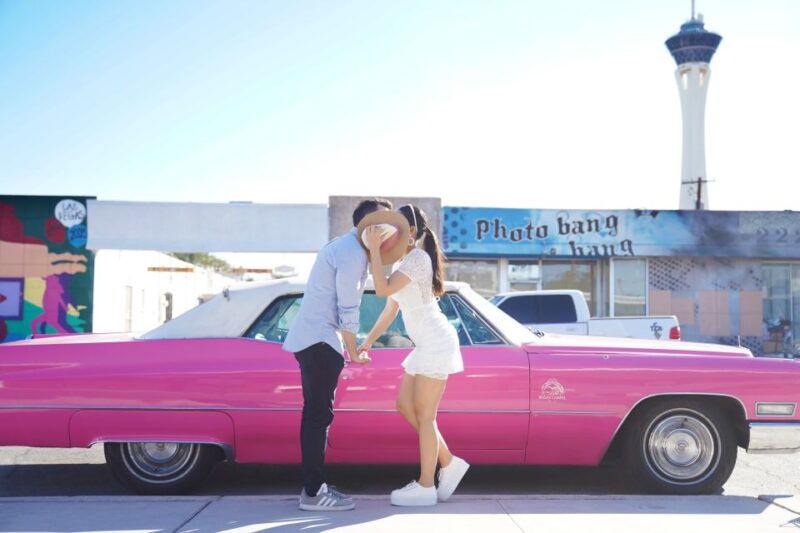 las-vegas-elvis-themed-wedding-with-limousine