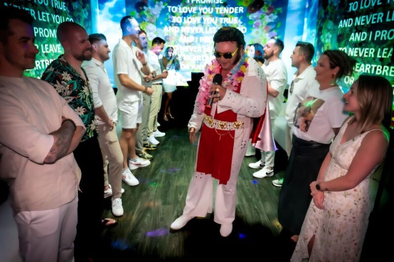 Las Vegas: Elvis Wedding with Las Vegas Sign Photos Included - FAQ