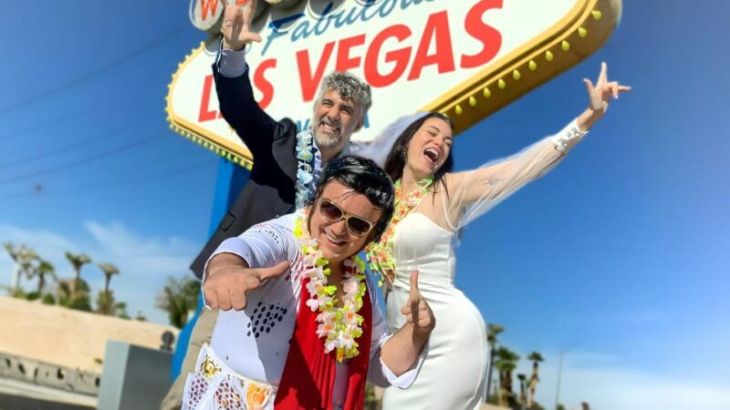 las-vegas-elvis-wedding-with-las-vegas-sign-photos-included