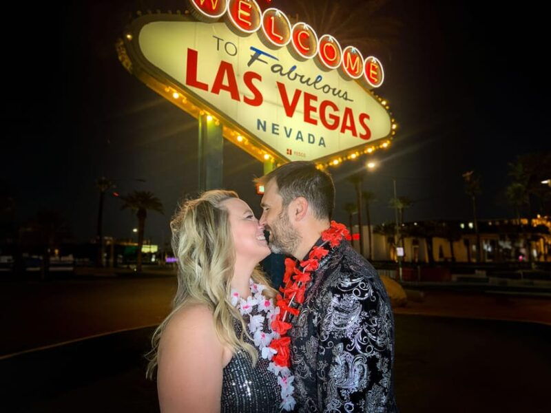 las-vegas-elvis-wedding-with-las-vegas-sign-photos-included