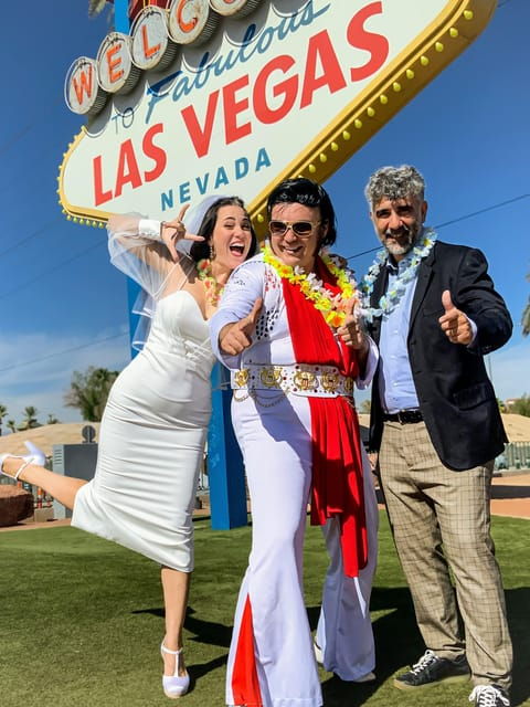 las-vegas-elvis-wedding-with-las-vegas-sign-photos-included