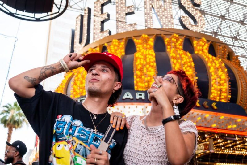 las-vegas-fremont-street-experience-downtown-walking-tour