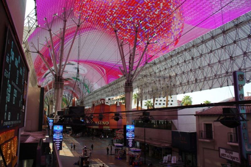 las-vegas-fremont-street-experience-downtown-walking-tour