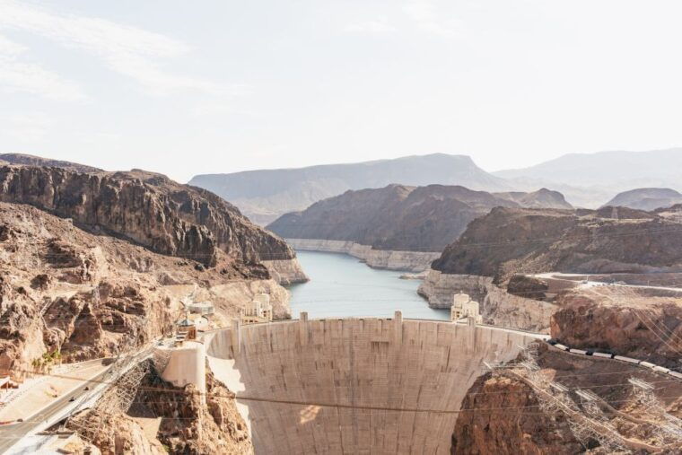 las-vegas-grand-canyon-hoover-dam-seven-magic-mountains