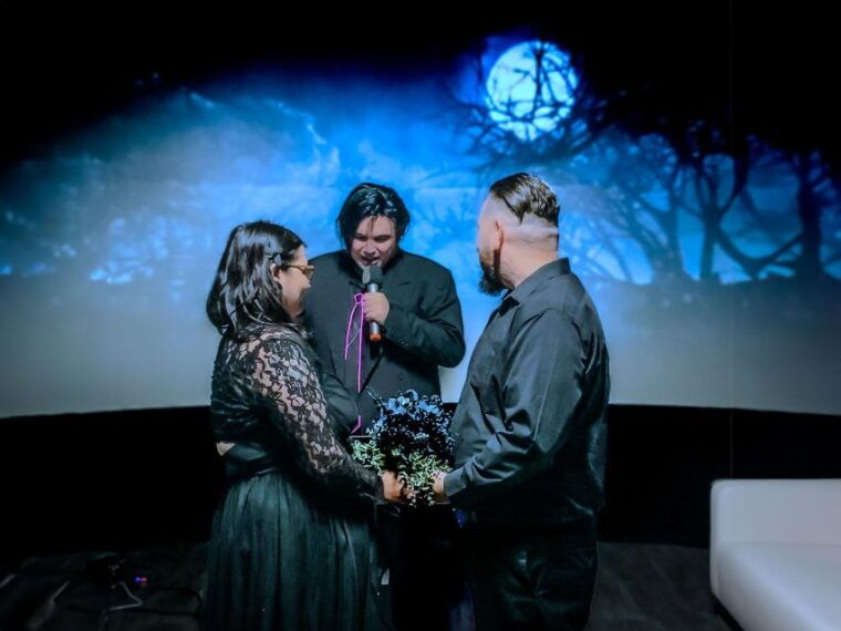 las-vegas-haunted-house-wedding-ceremony-photography
