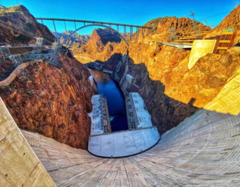 las-vegas-hoover-dam-and-seven-magic-mountains-tour