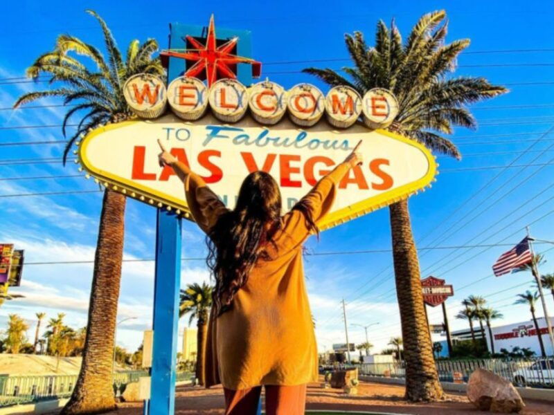 las-vegas-hoover-dam-and-seven-magic-mountains-tour