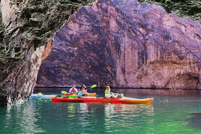 las-vegas-kayak-tour-to-the-emerald-cave
