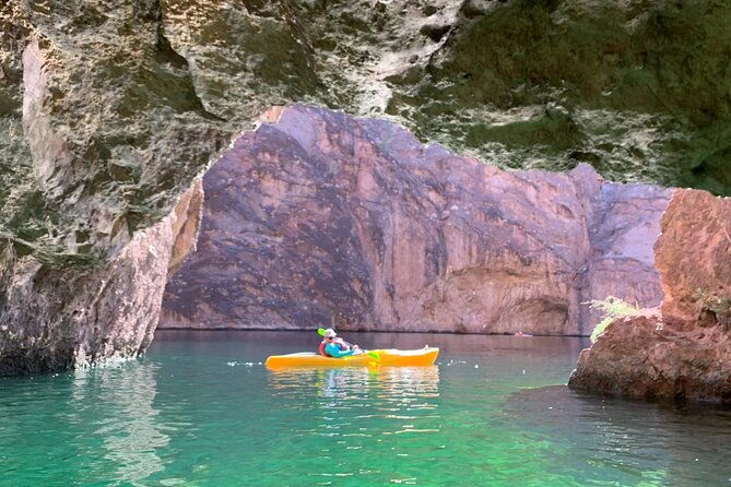 las-vegas-kayak-tour-to-the-emerald-cave