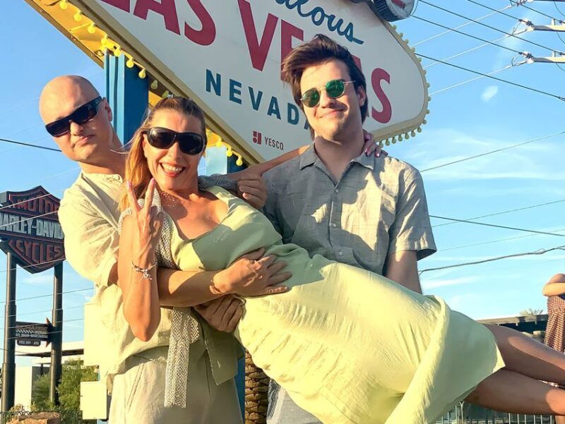 las-vegas-las-vegas-sign-7-magic-mountains-photoshoot