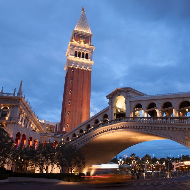 las-vegas-las-vegas-strip-night-tour-with-spanish-guide