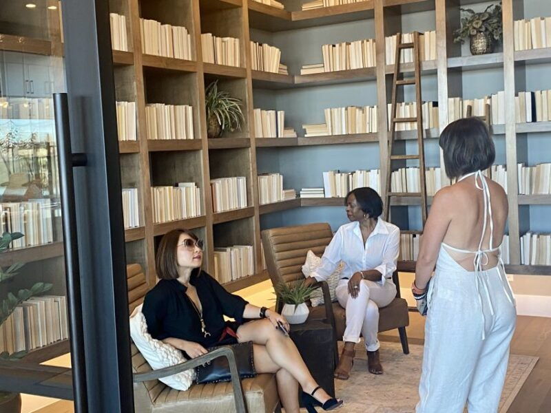 las-vegas-luxury-home-tour-with-snacks-and-drinks