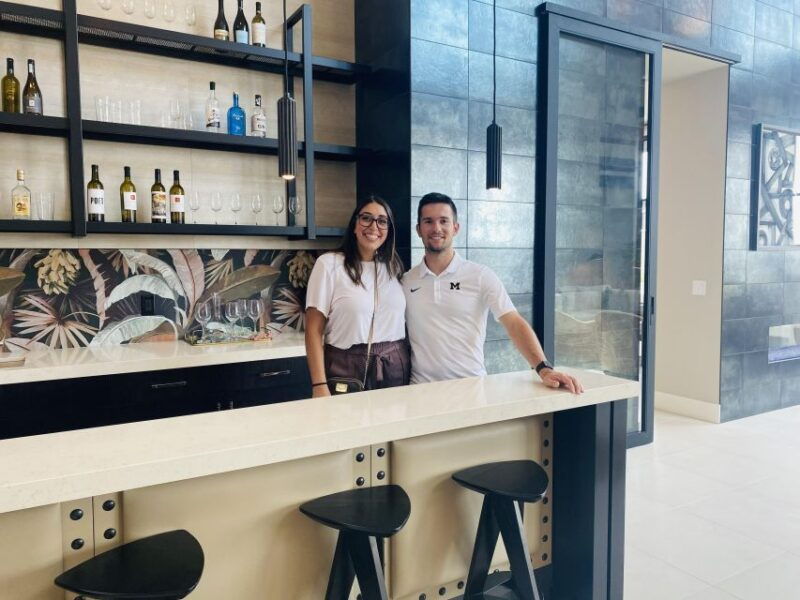 las-vegas-luxury-home-tour-with-snacks-and-drinks