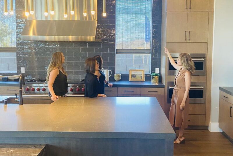 las-vegas-luxury-home-tour-with-snacks-and-drinks