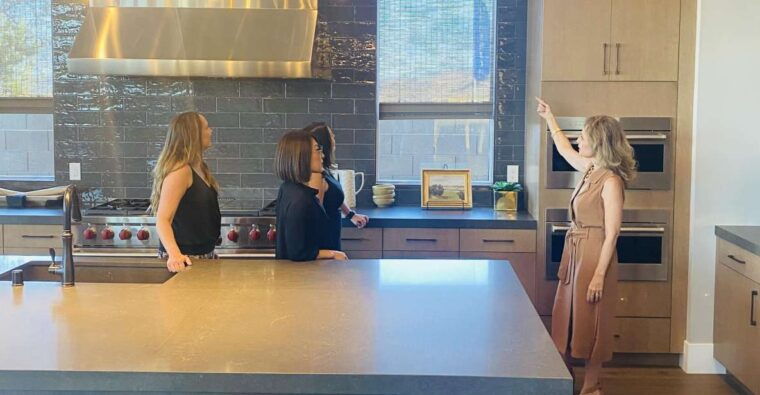 las-vegas-luxury-home-tour-with-snacks-and-drinks