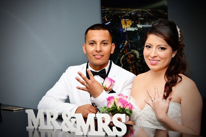 las-vegas-night-flight-helicopter-wedding-ceremony-2