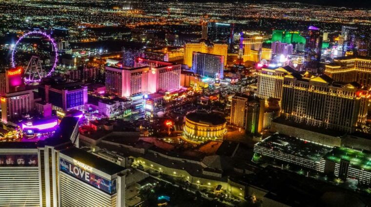 las-vegas-night-helicopter-flight-over-las-vegas-strip