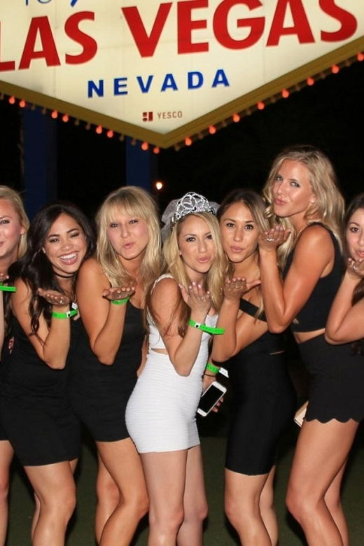 las-vegas-nightclub-and-bar-crawl-with-party-bus-and-drinks