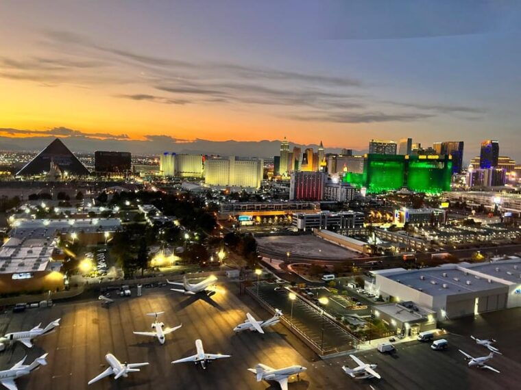 las-vegas-nighttime-helicopter-flight-over-the-strip