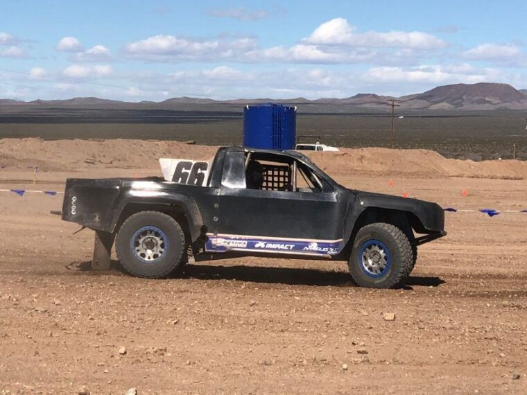 las-vegas-off-road-racing-experience-on-professional-track