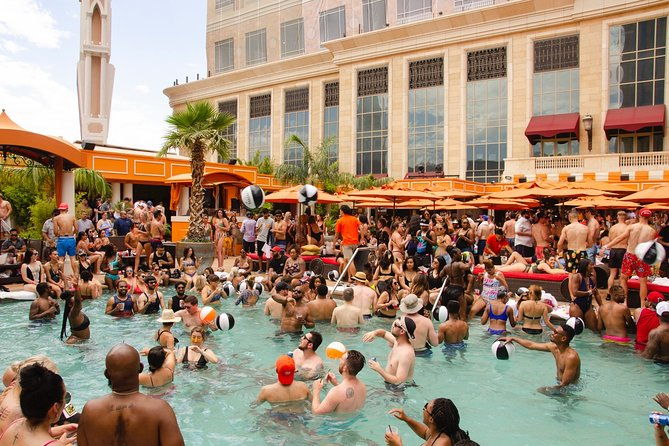 las-vegas-party-bus-day-club-crawl