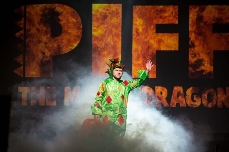 las-vegas-piff-the-magic-dragon-show-at-the-flamingo